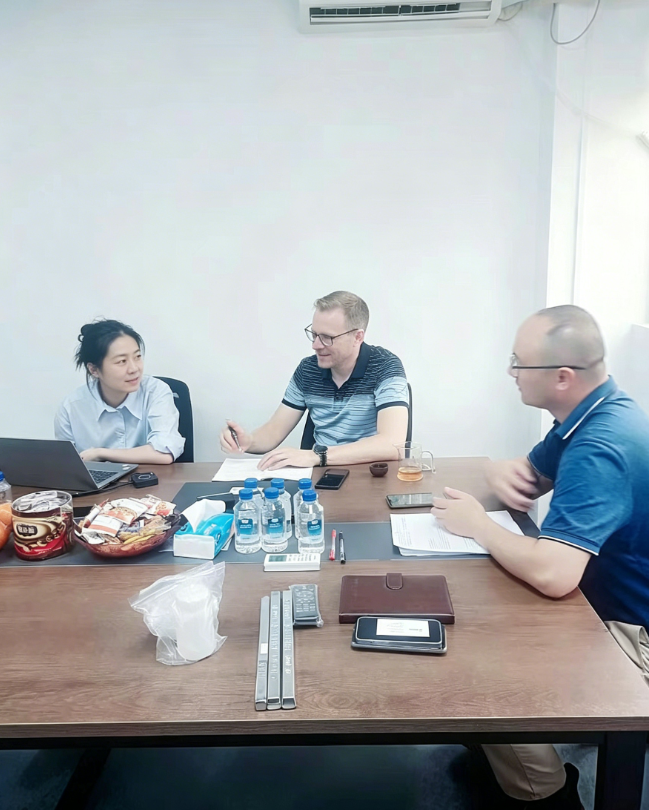 德国客户应邀到我公司进行实地考察
